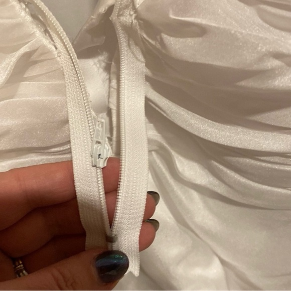 Kathy Ireland 2Be a-line ivory organza wedding gown - Picture 6 of 9